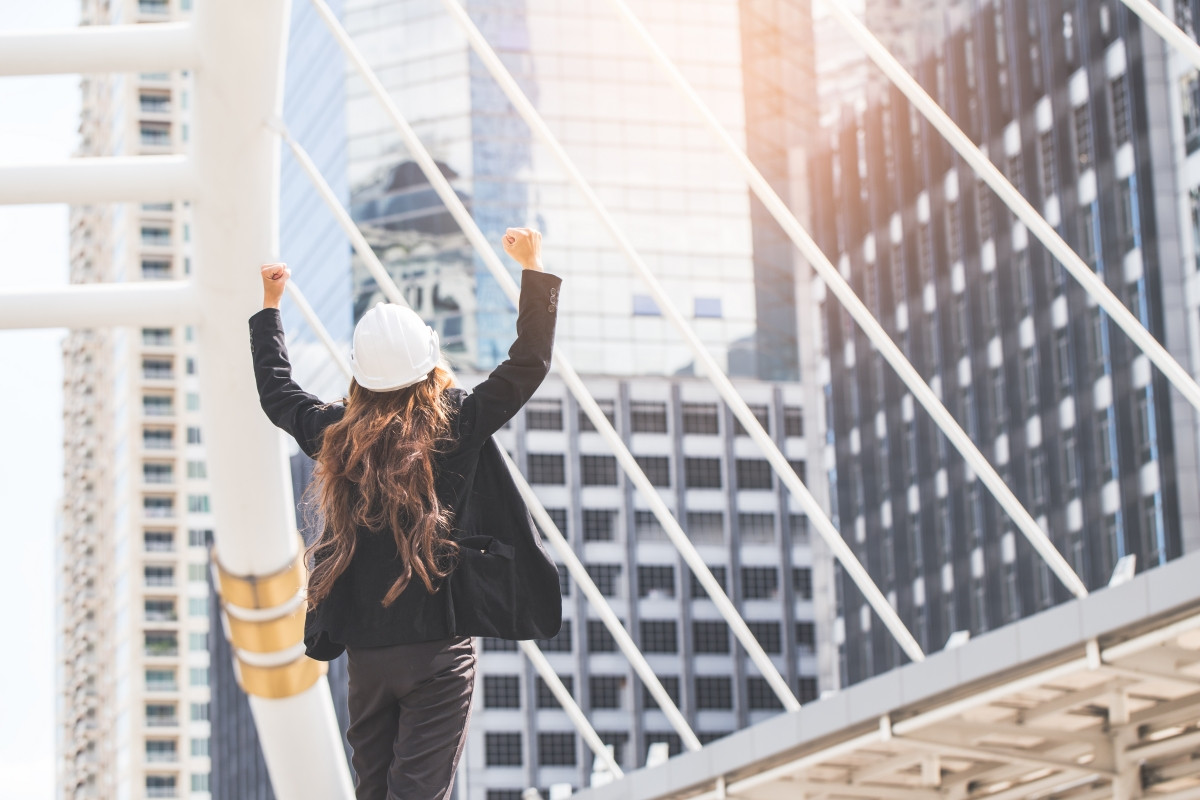 Mujer ingeniera emprendedora, con ganas de aprender