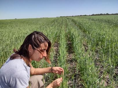 Victoria Rolón en el campo