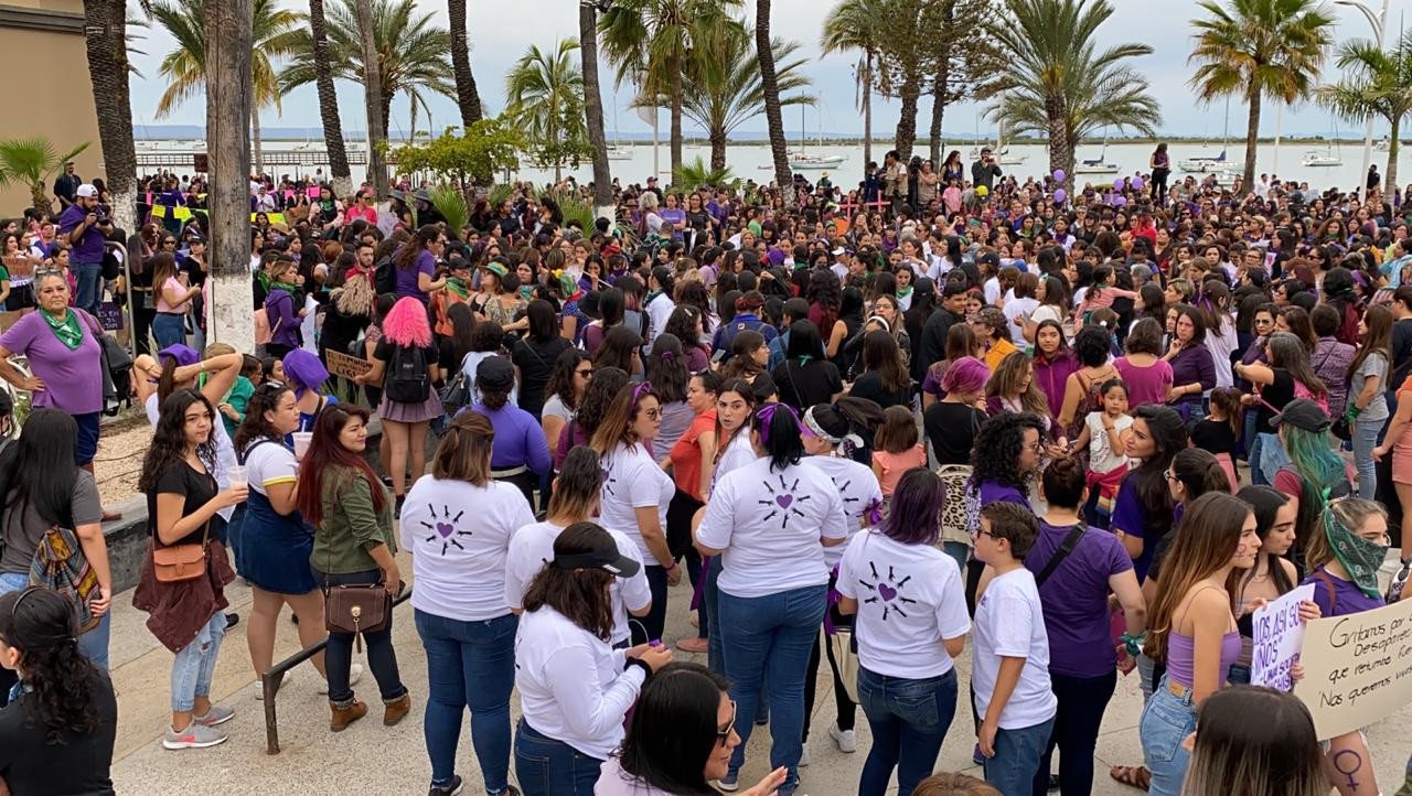 Marcha por el Día Internacional de la Mujer en La Paz BCS